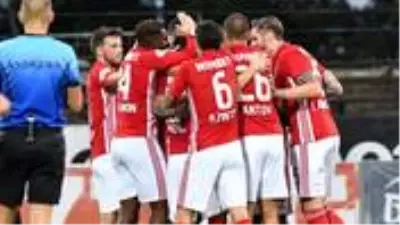 Bulgaristan'da CSKA Sofya, koronavirüs yasağını delerek antrenman yaptı Bulgaristan'da CSKA Sofya, koronavirüs yasağını delerek antrenman yaptı