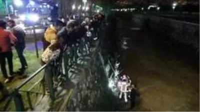 Bursa'da otomobil dereye uçtu: 3 yaralı Bursa'da otomobil dereye uçtu: 3 yaralı