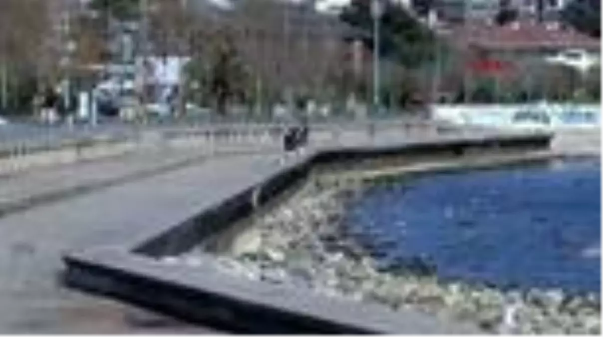 CADDEBOSTAN SAHİLİ'NDE YÜRÜYÜŞ YAPANLARA PARA CEZASI