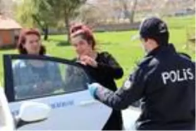 20 yaş yasağını hiçe sayan genç kızdan şaşırtan çıkış: İstersen ceza yaz, dedem sağlam 20 yaş yasağını hiçe sayan genç kızdan şaşırtan çıkış: İstersen ceza yaz, dedem sağlam