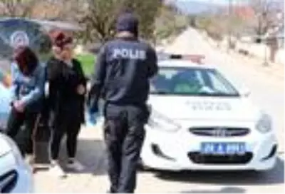 20 yaş yasağını hiçe sayan genç kızdan şaşırtan çıkış: İstersen ceza yaz, dedem sağlam.