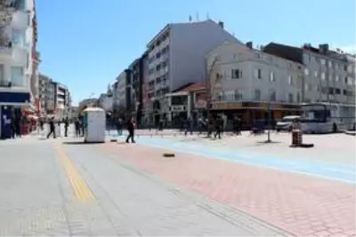 Doğu Marmara ve Batı Karadeniz'de 'Evde kal' çağrısına büyük oranda uyuluyor Doğu Marmara ve Batı Karadeniz'de 'Evde kal' çağrısına büyük oranda uyuluyor