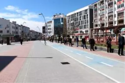 Doğu Marmara ve Batı Karadeniz'de 'Evde kal' çağrısına büyük oranda uyuluyor Doğu Marmara ve Batı Karadeniz'de 'Evde kal' çağrısına büyük oranda uyuluyor