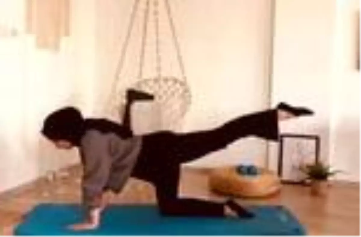 Başörtülü fizyetrapist, egzersiz videosu ile sosyal medyayı karıştırdı