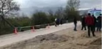 Yusuf Büyük: Elektrik direğine çarpan otomobilde 3 kişi öldü, yakınları kaza yerinde ağladı Yusuf Büyük: Elektrik direğine çarpan otomobilde 3 kişi öldü, yakınları kaza yerinde ağladı