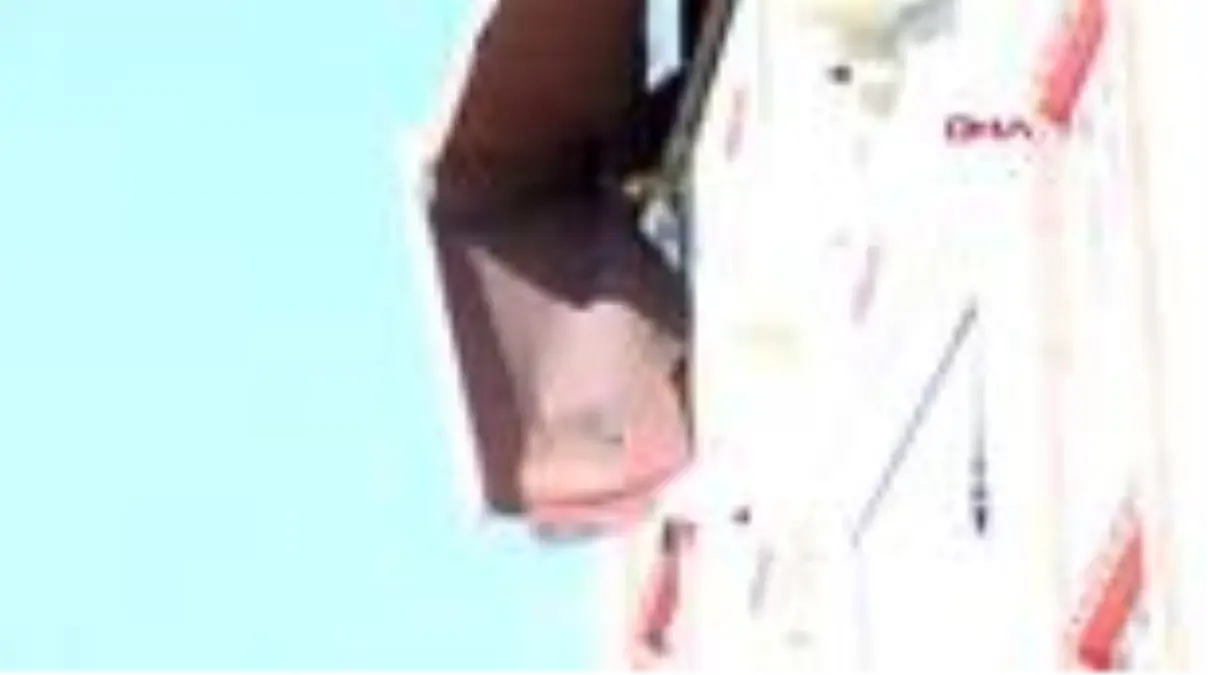 ESENLER'DE FIRTINADA SARKAN ÇATI PARÇASI TESTEREYLE KESİLDİ