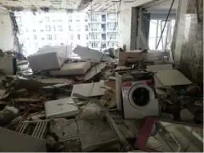 Esenyurt'ta patlamanın meydana geldiği daire, harabeye döndü