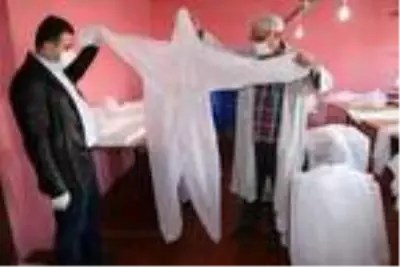 Hakkarili kadınlar, maske ve tulum üretiyor Hakkarili kadınlar, maske ve tulum üretiyor