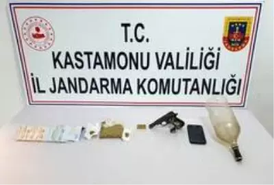 Jandarmadan uyuşturucuyla mücadelede 2 kişiyi yakaladı