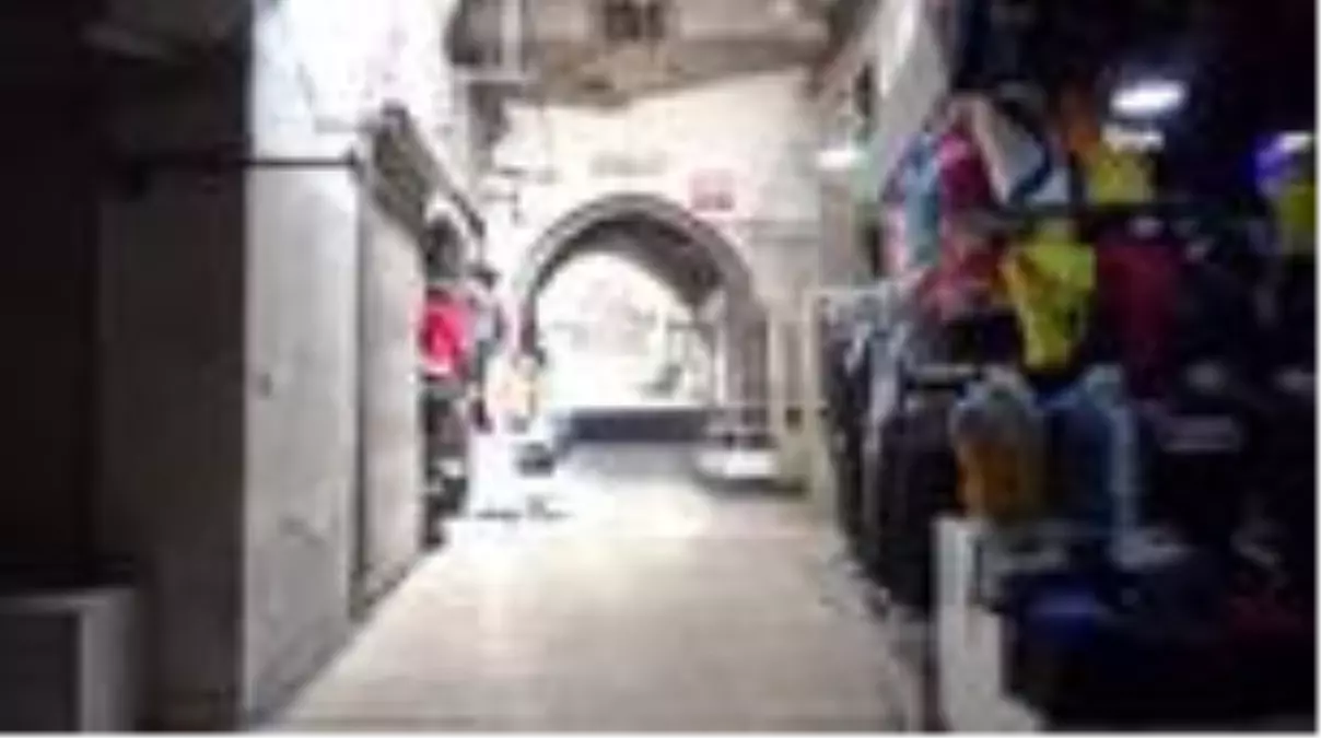 Kapalı çarşıda sessizlik hakim