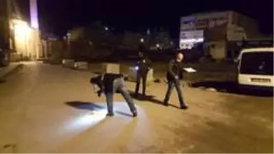 Karaman'da tüfekle üzerine ateş edilen bir kişi, son anda yere yatarak canını kurtardı Karaman'da tüfekle üzerine ateş edilen bir kişi, son anda yere yatarak canını kurtardı