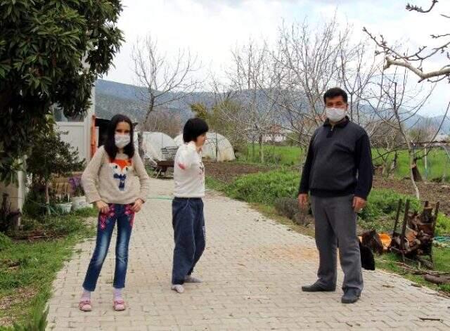Korona şüphesiyle karantinadaki 3 yaşındaki Defne'nin tedavisi sürüyor Korona şüphesiyle karantinadaki 3 yaşındaki Defne'nin tedavisi sürüyor