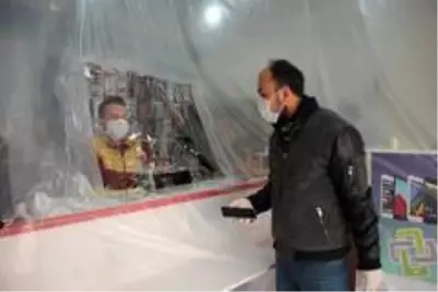 (ÖZEL) Telefon tamircisinden korona virüse karşı sıra dışı önlem