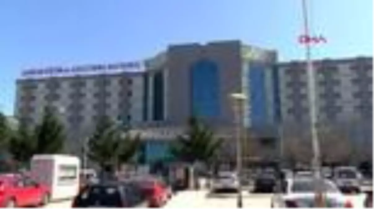 SAMSUN Koronavirüs'ü yenen baba-oğul apartmanda alkışlarla karşılandı