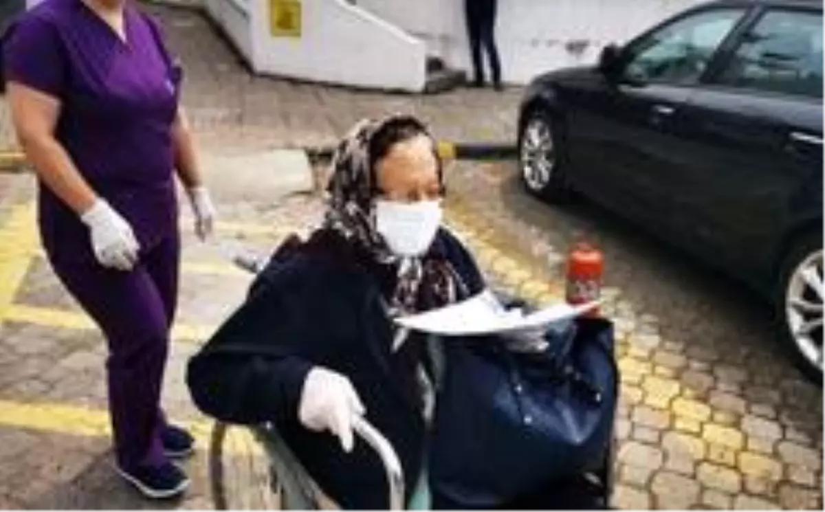 76 yaşındaki hipertansiyon hastası kadın koronayı yendi