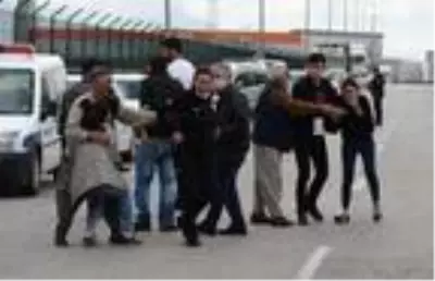 Kaza yerine göreve giden kadın polis, yakınlarının ölüm haberini alınca yıkıldı.