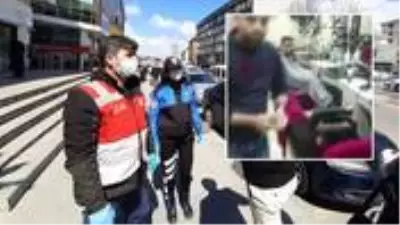 Bağcılar'da polis berbere tıraş baskını düzenledi Bağcılar'da polis berbere tıraş baskını düzenledi