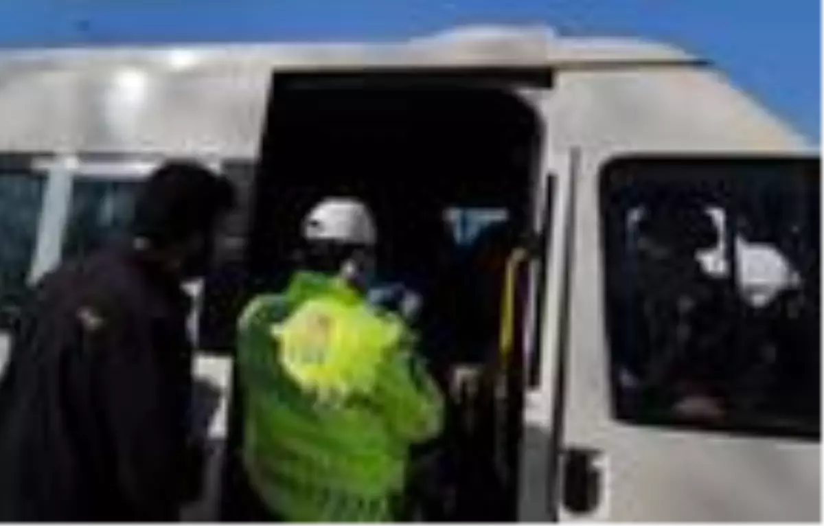 Bursa'da, fazla yolcu taşıyan servis şoförüne ceza