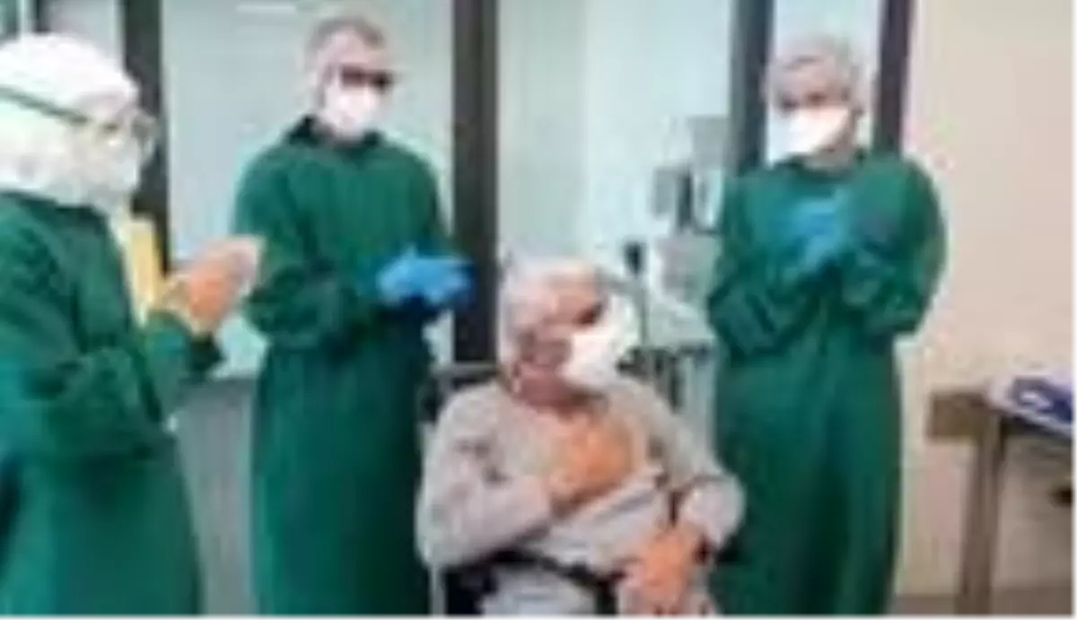 Bursa'da koronavirüsü yenen hastalar, alkışlarla taburcu edildi