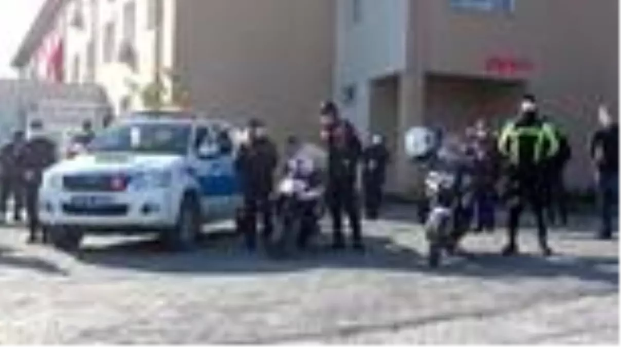 BURSA Gemlik İlçe Emniyet Müdürlüğü önüne 30 metrelik gönder dikildi