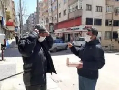 Büyükşehir'den Bandırma'da maske dağıtımı