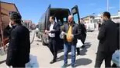 Çubuk'ta esnafa ücretsiz dezenfektan ve maske dağıtıldı Çubuk'ta esnafa ücretsiz dezenfektan ve maske dağıtıldı
