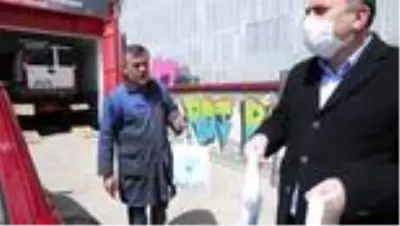 Çubuk'ta esnafa ücretsiz dezenfektan ve maske dağıtıldı
