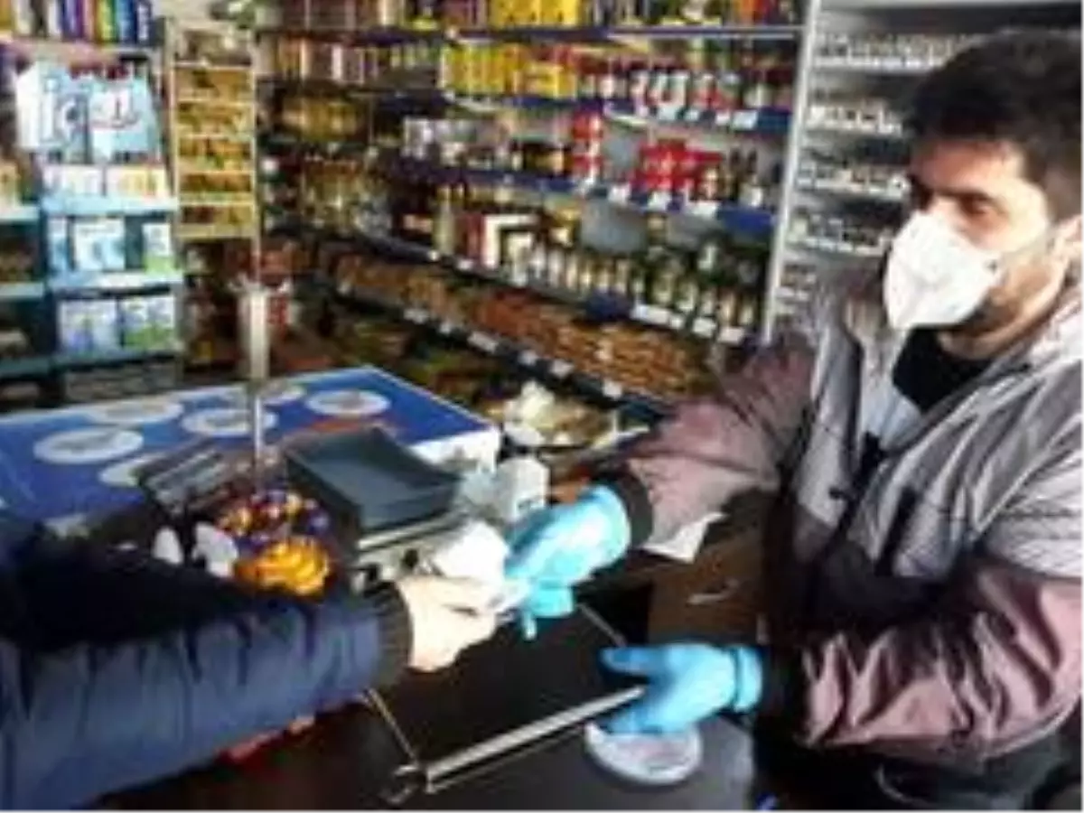 Din görevlisi mahalle halkının veresiye borcunu ödedi