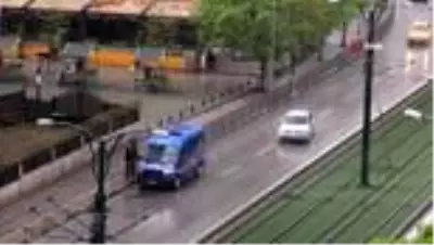 'Evde kal' çağrısına uymadılar yağmura hazırlıksız yakaladılar