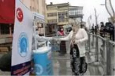 Hakkari Belediyesi'nden 10 bin maske dağıtımı