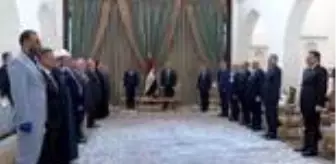 Saddam Hüseyin: Irak Ulusal İstihbarat Dairesi Başkanı, hükümeti kurmakla görevlendirildi Saddam Hüseyin: Irak Ulusal İstihbarat Dairesi Başkanı, hükümeti kurmakla görevlendirildi