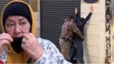 İstiklal Caddesi’nde bankamatikteki kadının yüzüne öksürerek parasını gasp etmeye çalışan zanlı yakalandı