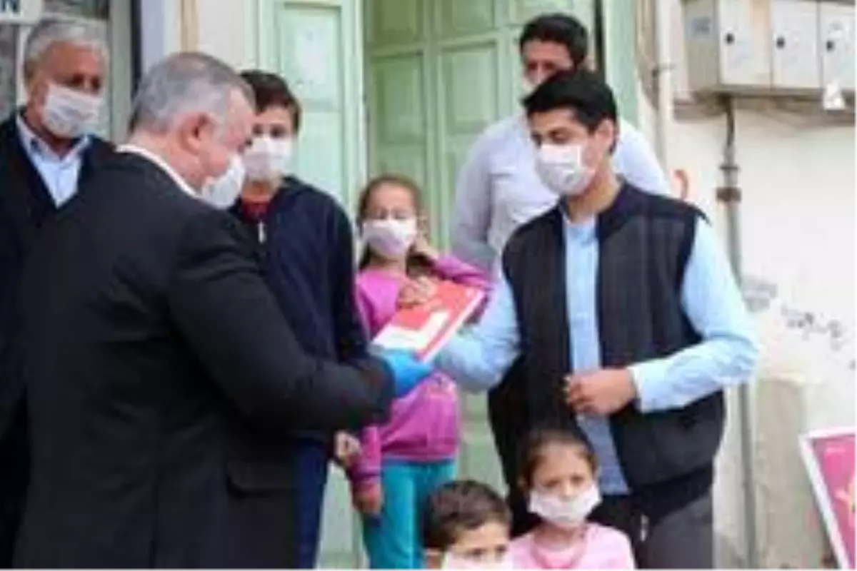 Kahta'da Evde Kal Kitap Oku kampanyası başladı