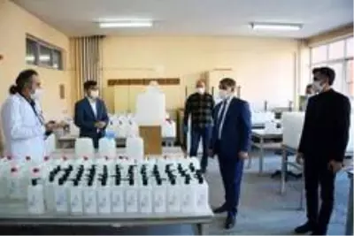 Karabük'te maske ve dezenfektan üretimi sürüyor Karabük'te maske ve dezenfektan üretimi sürüyor