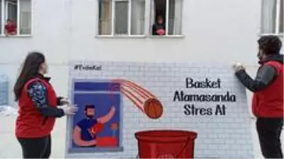Karantina yurdunda basketbol heyecanı