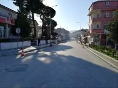 Kargı'da vatandaşlar tedbirlere uyuyor, sokaklar sessiz Kargı'da vatandaşlar tedbirlere uyuyor, sokaklar sessiz