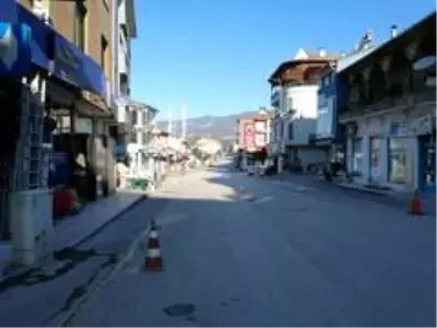 Kargı'da vatandaşlar tedbirlere uyuyor, sokaklar sessiz Kargı'da vatandaşlar tedbirlere uyuyor, sokaklar sessiz