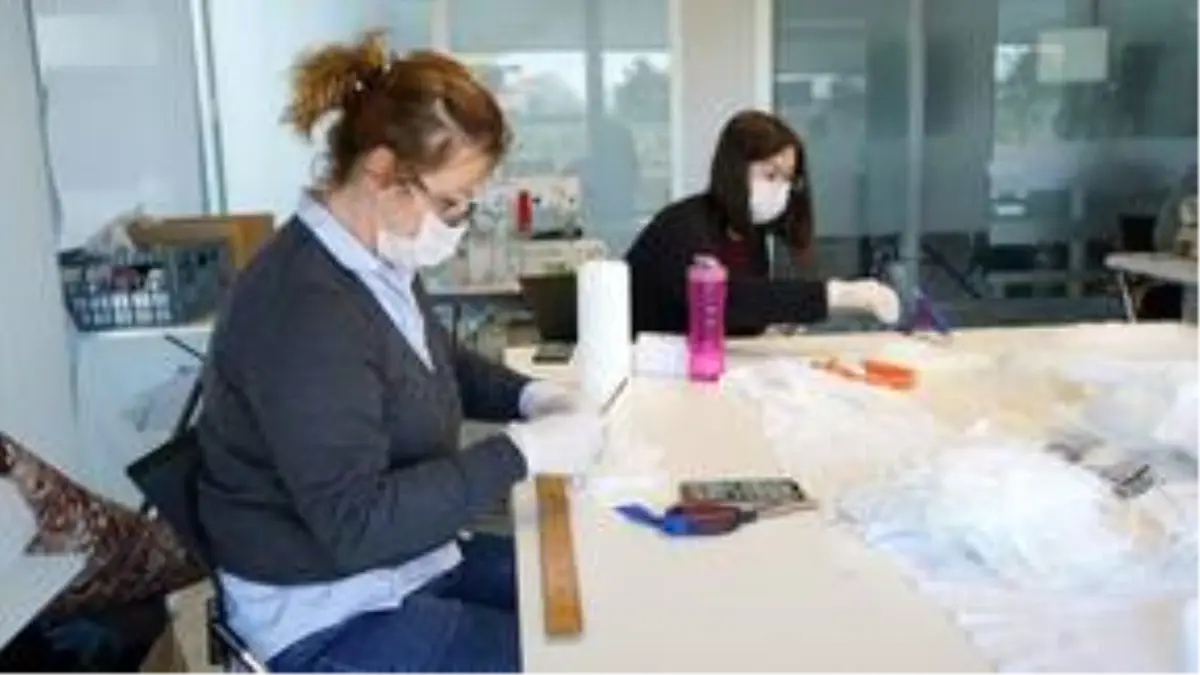 Kırklareli'nde kadınlar maske üretimi için kolları sıvadı