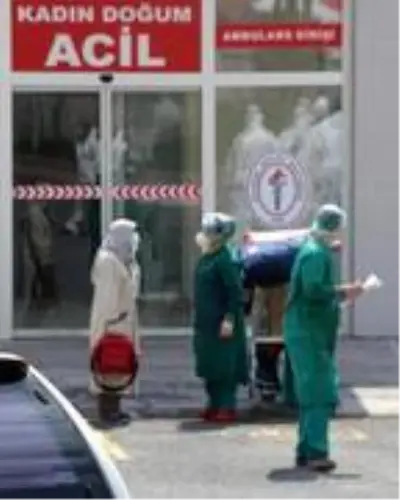Koronavirüsü yenen 32 umreci, alkışlarla uğurlandı Koronavirüsü yenen 32 umreci, alkışlarla uğurlandı