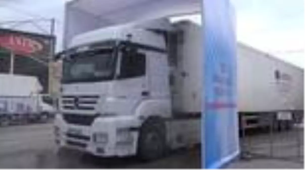 Kumluca'da toptancı haline giren tüm araçlar dezenfekte ediliyor