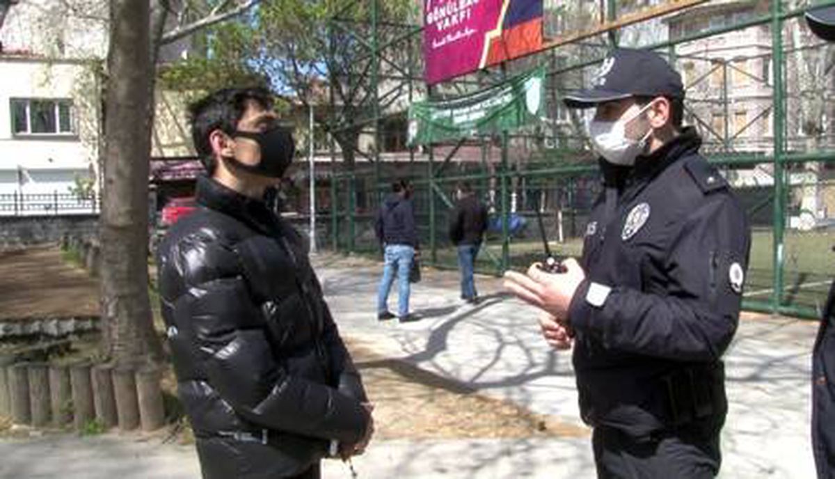 ''Neden parkta oturuyorsun?'' sorusuna 'sıkılıyorum' cevabını veren gence ceza uygulandı