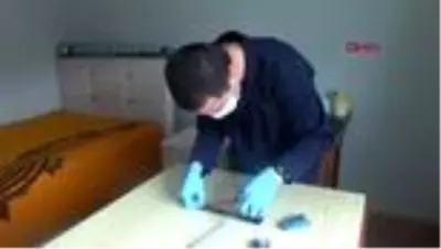 RİZE Evinde sağlıkçılara siperlik maske üretiyor