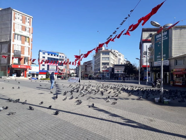 Son Dakika: İstanbul'da  Esenler Dörtyol Meydanı ve Davutpaşa Caddesi trafiğe kapatıldı