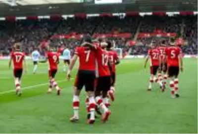 Southampton'da futbolcular ve teknik heyet, maaş ertelemesini kabul etti Southampton'da futbolcular ve teknik heyet, maaş ertelemesini kabul etti