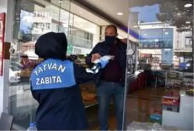 Tatvan Belediyesinden esnafa ücretsiz maske dağıtımı