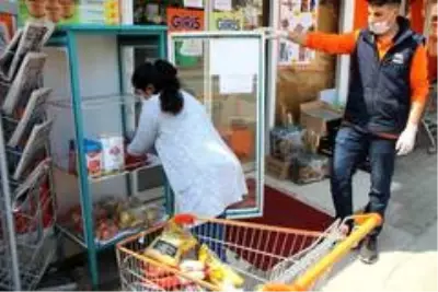 Ücretsiz erzak dolabını yağmaladılar