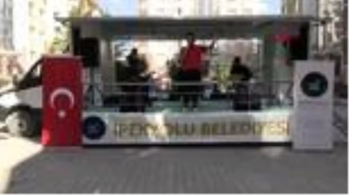 Van Evde kalanlara sokakta moral konseri