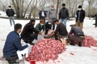 Yüksekova'da koronaya karşı 70 kurban kesilip dua edildi