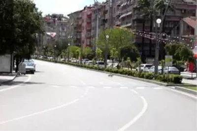 Yurt genelinde 'Evde kal' çağrısına büyük oranda uyuluyor Yurt genelinde 'Evde kal' çağrısına büyük oranda uyuluyor