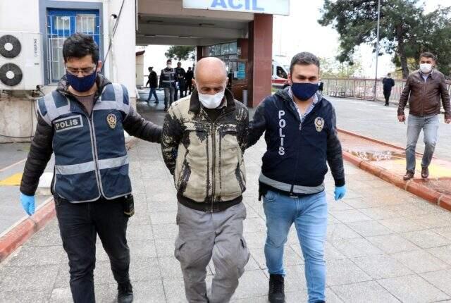 60 yaşındaki adam, iş yerinden televizyon ünitesi çalarken kameraya yakalandı